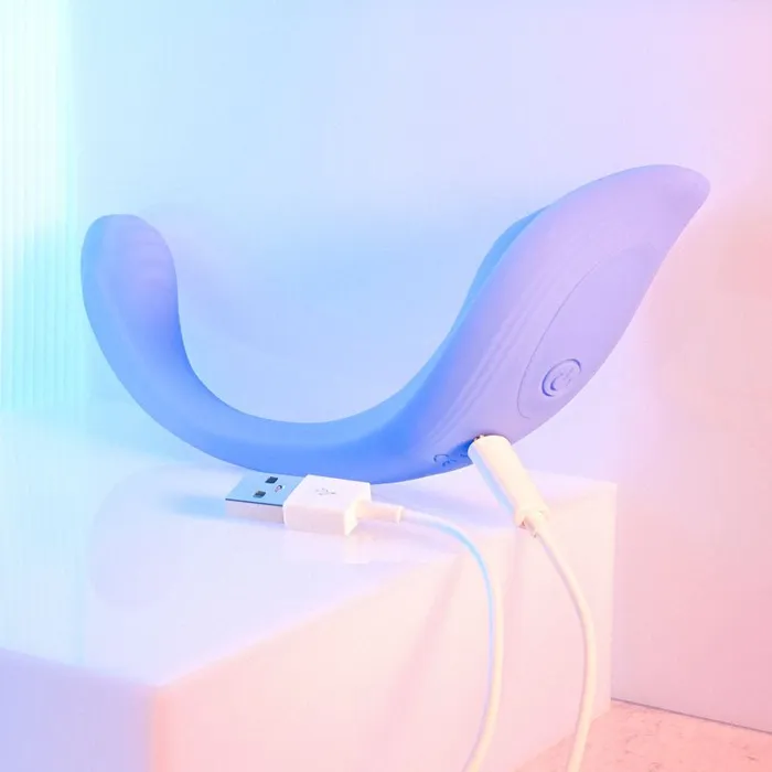 Vibrators Evolved Evolved ANYWHERE VIBE USB Rechargeable Flexible Vibe with Remote